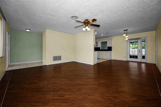 9083 BRIARWOOD DRIVE, Seminole, FL 33772
