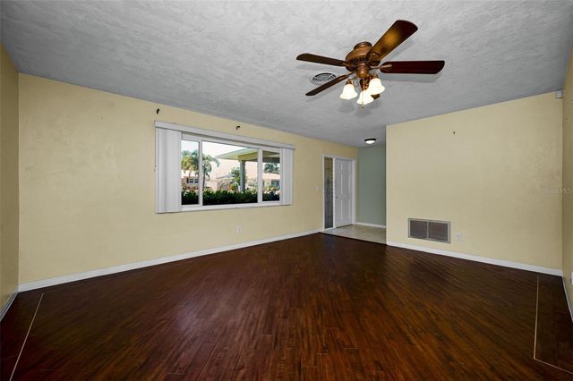 9083 BRIARWOOD DRIVE, Seminole, FL 33772