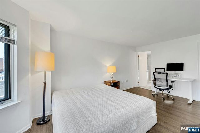 418 Chase Court, Edgewater, NJ 07020