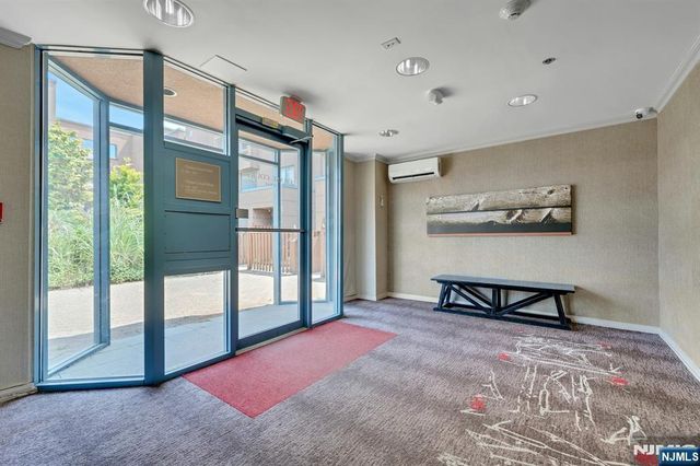 418 Chase Court, Edgewater, NJ 07020