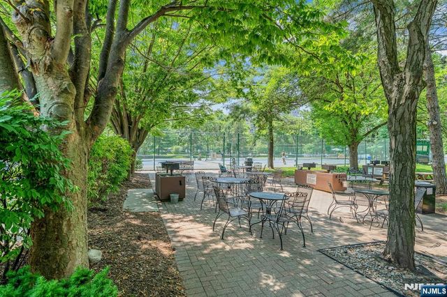 418 Chase Court, Edgewater, NJ 07020