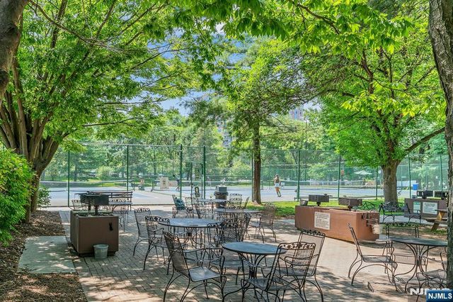 418 Chase Court, Edgewater, NJ 07020