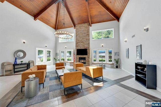 418 Chase Court, Edgewater, NJ 07020