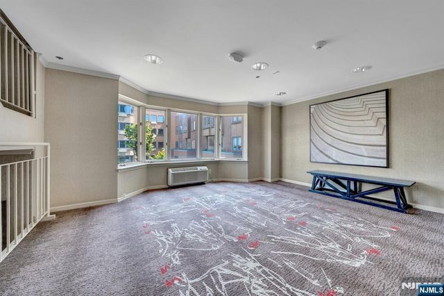 418 Chase Court, Edgewater, NJ 07020