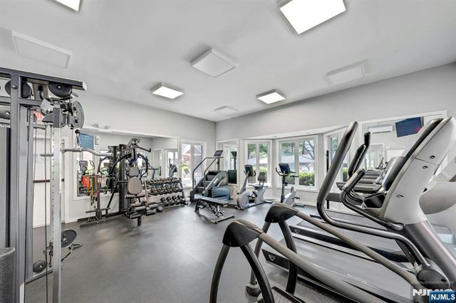 418 Chase Court, Edgewater, NJ 07020