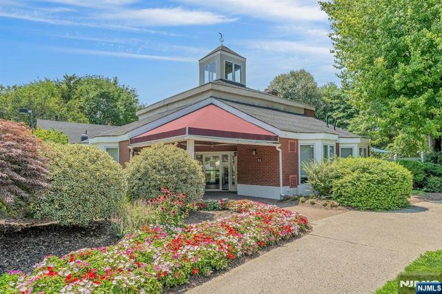 418 Chase Court, Edgewater, NJ 07020