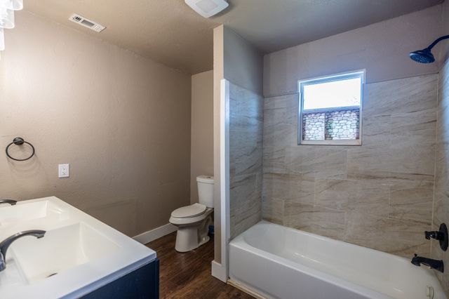 203 W Purdom Avenue, Alvarado, TX 76009