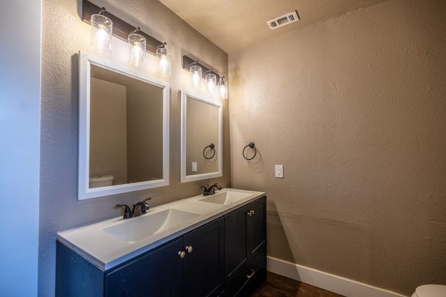 203 W Purdom Avenue, Alvarado, TX 76009