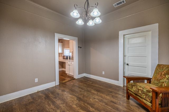 203 W Purdom Avenue, Alvarado, TX 76009