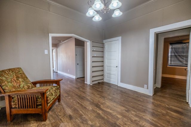 203 W Purdom Avenue, Alvarado, TX 76009