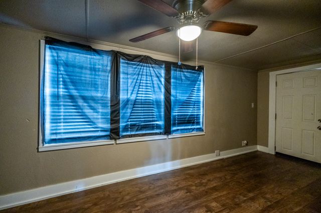 203 W Purdom Avenue, Alvarado, TX 76009