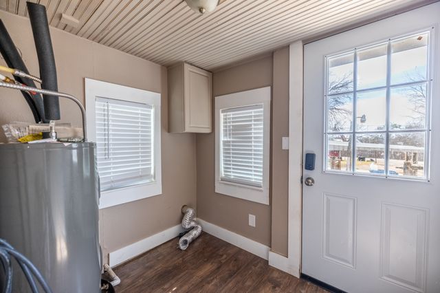 203 W Purdom Avenue, Alvarado, TX 76009