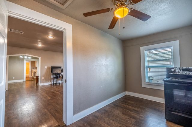 203 W Purdom Avenue, Alvarado, TX 76009