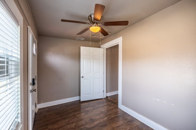 203 W Purdom Avenue, Alvarado, TX 76009