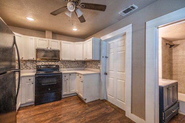 203 W Purdom Avenue, Alvarado, TX 76009