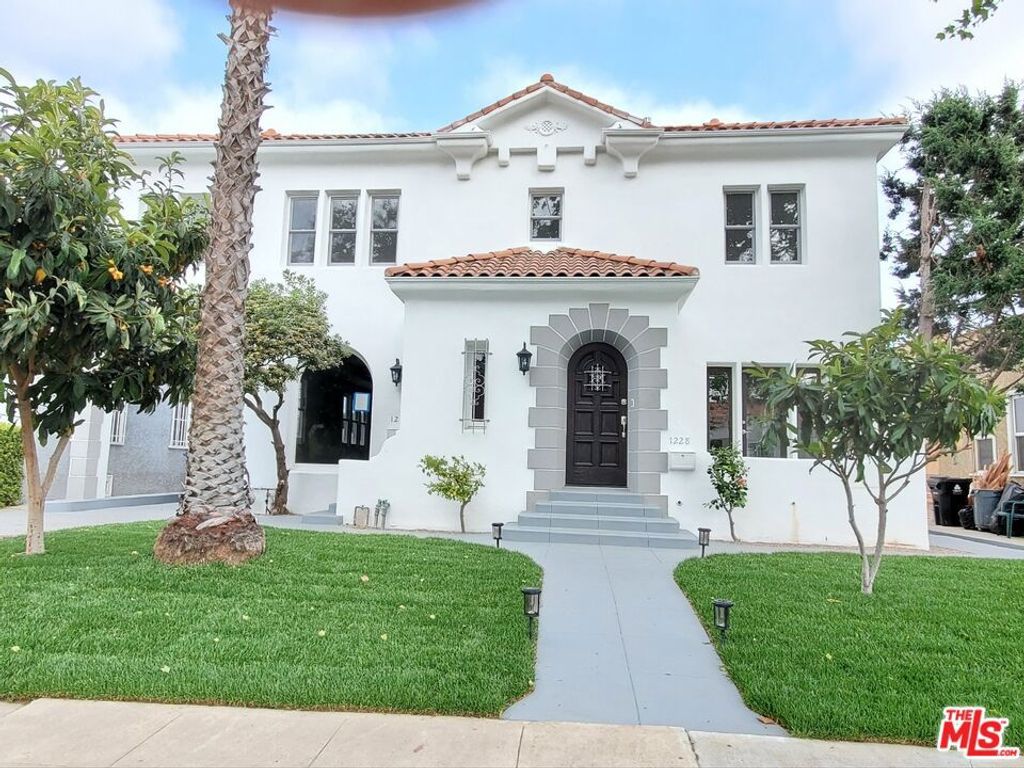 1226 Meadowbrook Avenue, Los Angeles, CA 90019