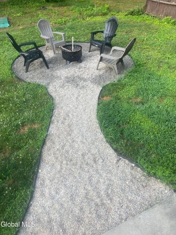 60 Snowberry Road, Malta, NY 12020