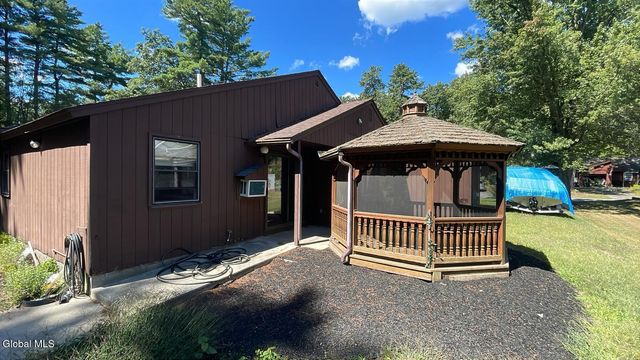 60 Snowberry Road, Malta, NY 12020