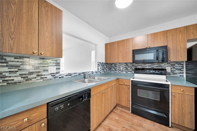 1044 SE 11th ST, Cape Coral, FL 33990