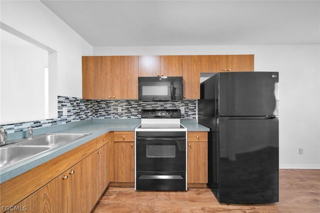 1044 SE 11th ST, Cape Coral, FL 33990