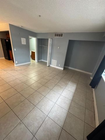4251 NW 5th Street 106, Plantation, FL 33317
