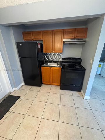 4251 NW 5th Street 106, Plantation, FL 33317