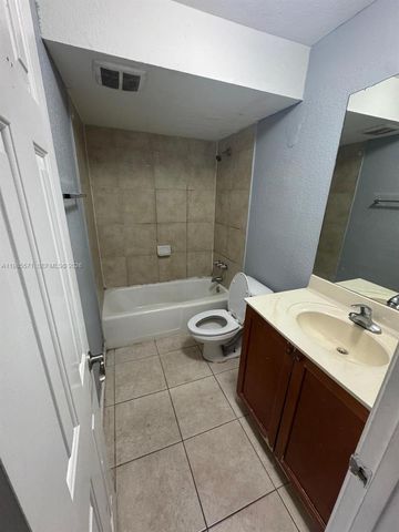 4251 NW 5th Street 106, Plantation, FL 33317
