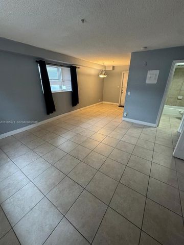 4251 NW 5th Street 106, Plantation, FL 33317