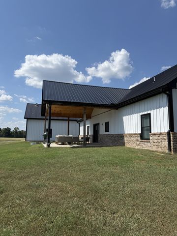 1785 Mosley Ferry Rd, Chapmansboro, TN 37035
