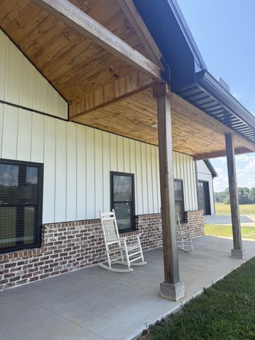 1785 Mosley Ferry Rd, Chapmansboro, TN 37035