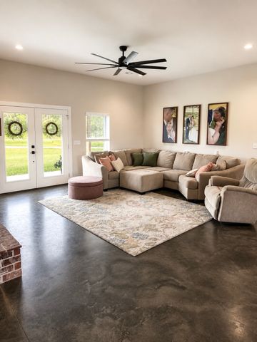 1785 Mosley Ferry Rd, Chapmansboro, TN 37035