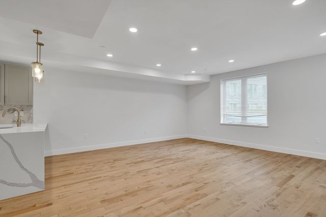 50 Hichborn St 308, Boston, MA 02135