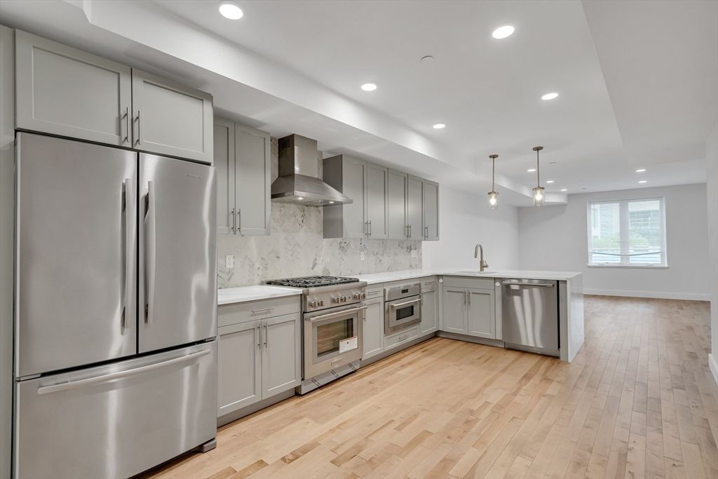 50 Hichborn St 308, Boston, MA 02135