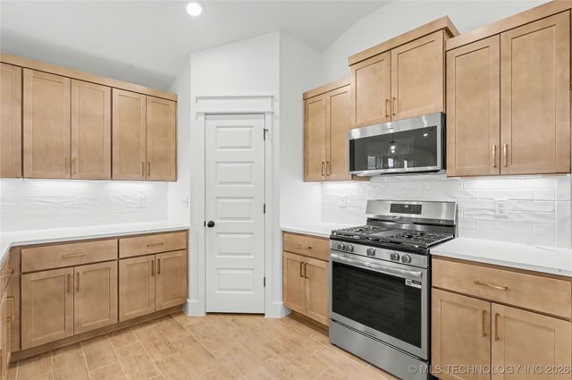 2073 E 130th Street S, Jenks, OK 74037