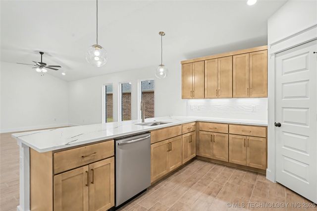 2073 E 130th Street S, Jenks, OK 74037