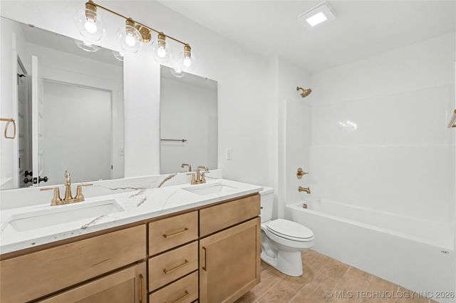 2073 E 130th Street S, Jenks, OK 74037