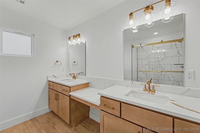 2073 E 130th Street S, Jenks, OK 74037