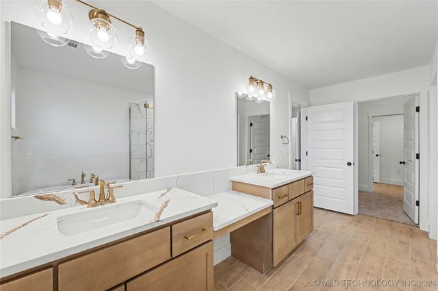 2073 E 130th Street S, Jenks, OK 74037