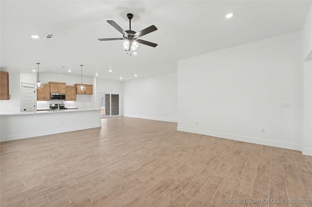 2073 E 130th Street S, Jenks, OK 74037