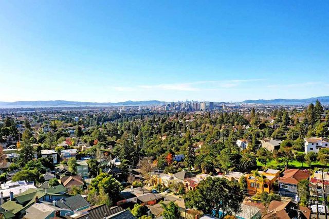 1120 Hollywood Ave 1, Oakland, CA 94602