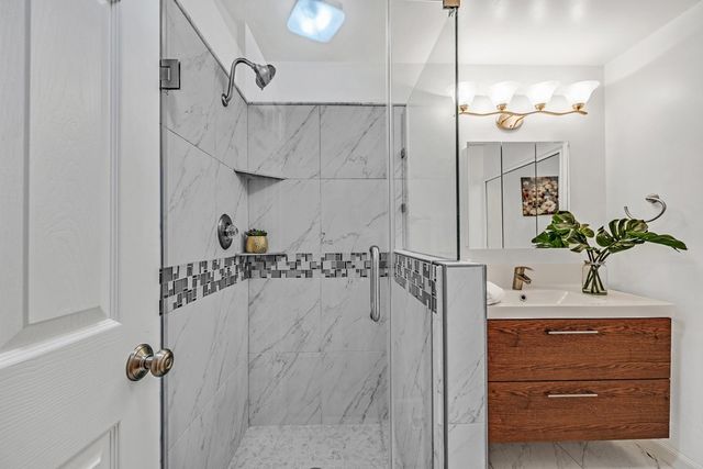 1120 Hollywood Ave 1, Oakland, CA 94602