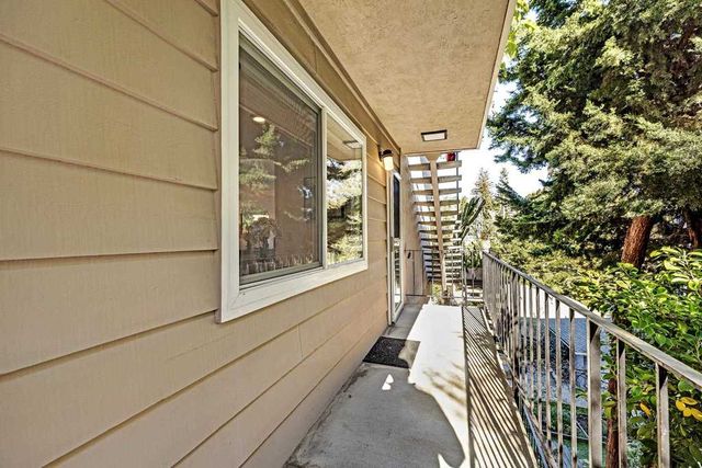 1120 Hollywood Ave 1, Oakland, CA 94602