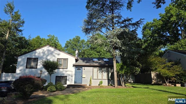 10 Willis Drive, Closter, NJ 07624