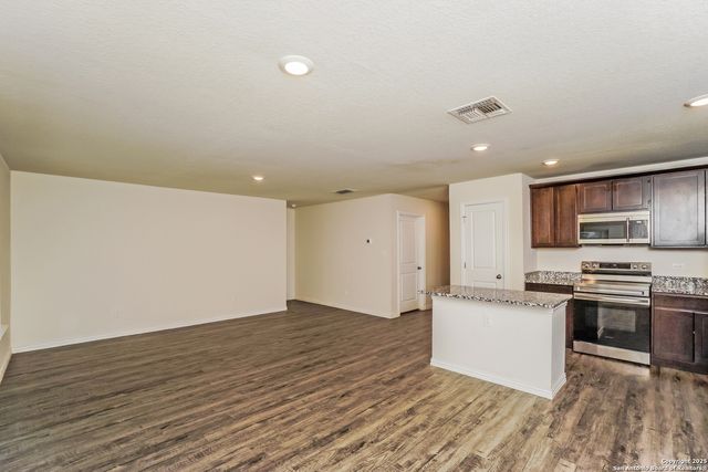 219 Garcia, Seguin, TX 78155