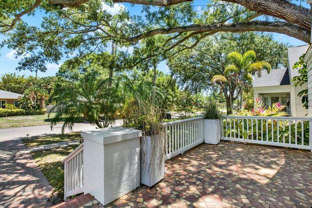 156 21ST AVENUE NE, St Petersburg, FL 33704