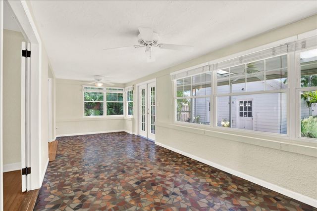156 21ST AVENUE NE, St Petersburg, FL 33704