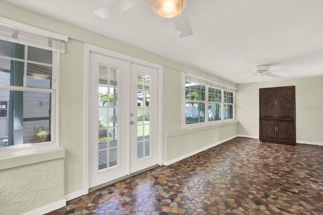 156 21ST AVENUE NE, St Petersburg, FL 33704