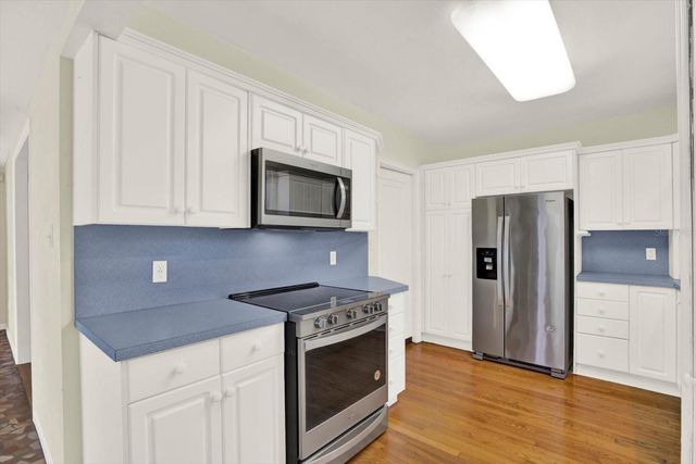 156 21ST AVENUE NE, St Petersburg, FL 33704