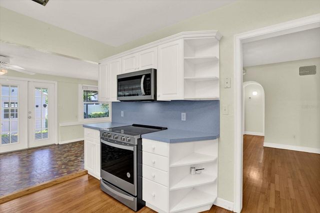 156 21ST AVENUE NE, St Petersburg, FL 33704