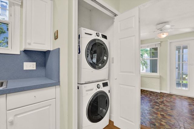 156 21ST AVENUE NE, St Petersburg, FL 33704